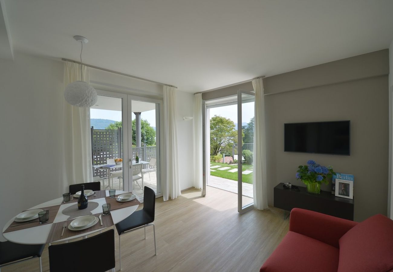 Appartamento a Baveno - The View - Garden: design apartment with porch lak