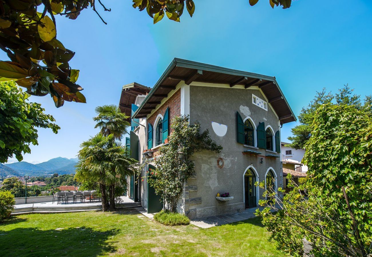 Villa a Verbania - Il Motto villa with big garden and lake view