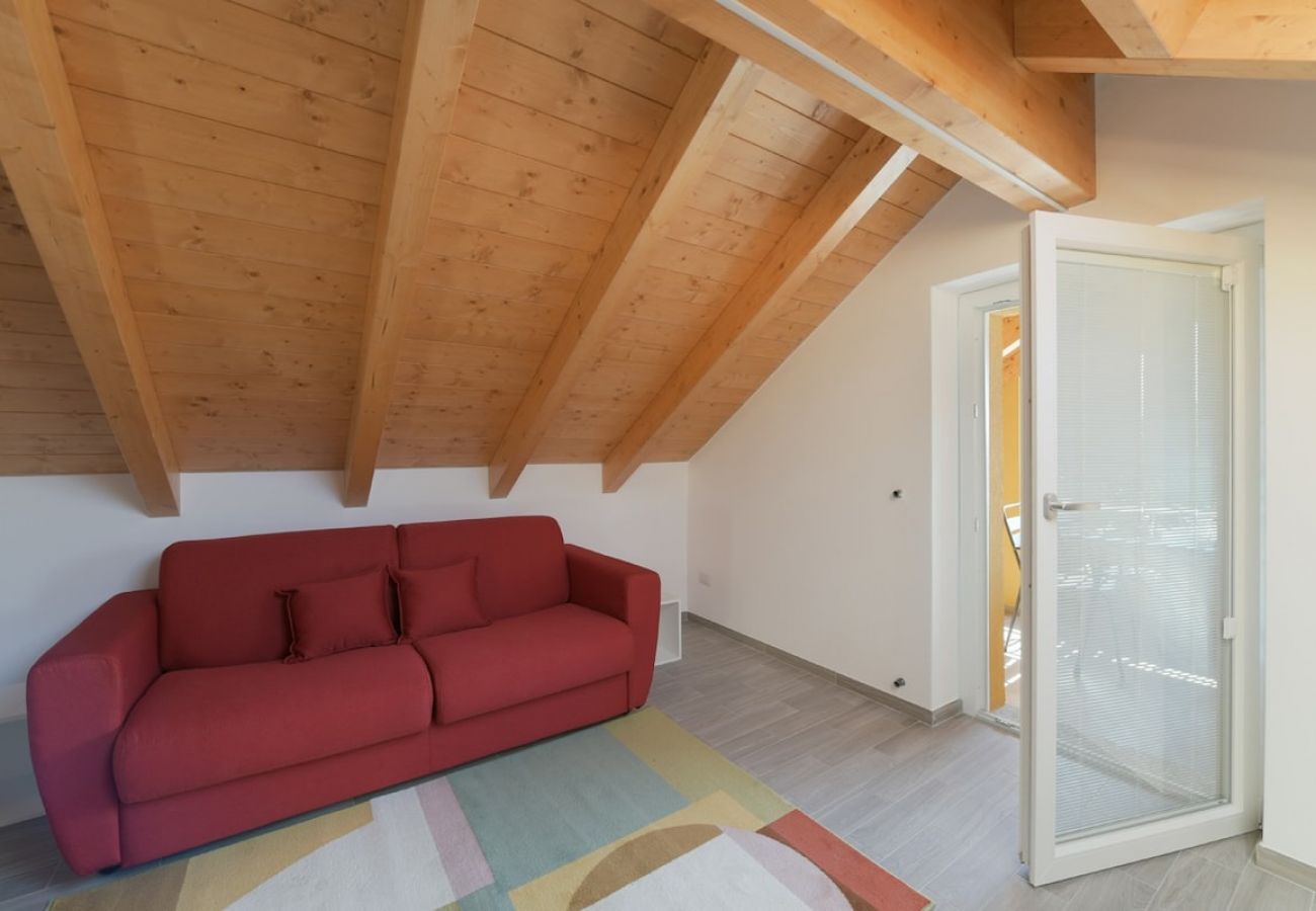 Appartamento a Baveno - Sunflower Apartment 3 with covered terrace and lak