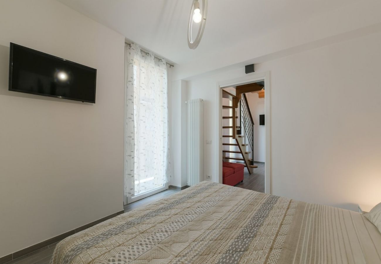 Appartamento a Baveno - Sunflower Apartment 3 with covered terrace and lak