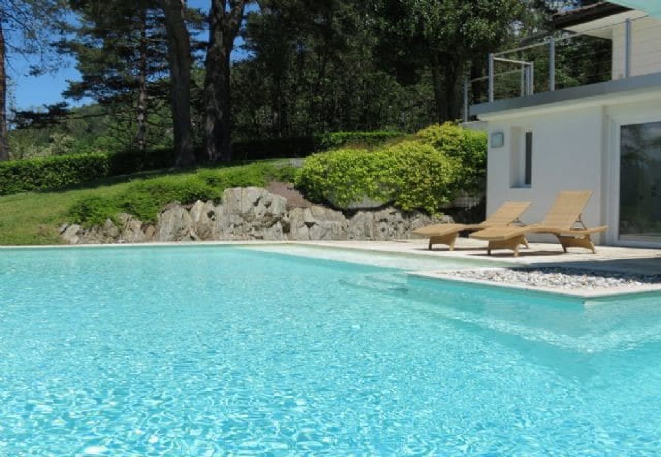 Villa a Luino - Villa Violetta in Luino with pool and garden