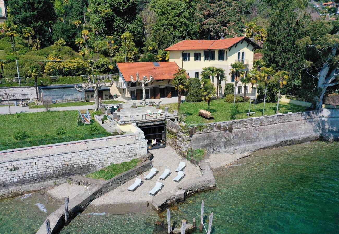 Villa a Ghiffa - Fiorina charming villa with private beach