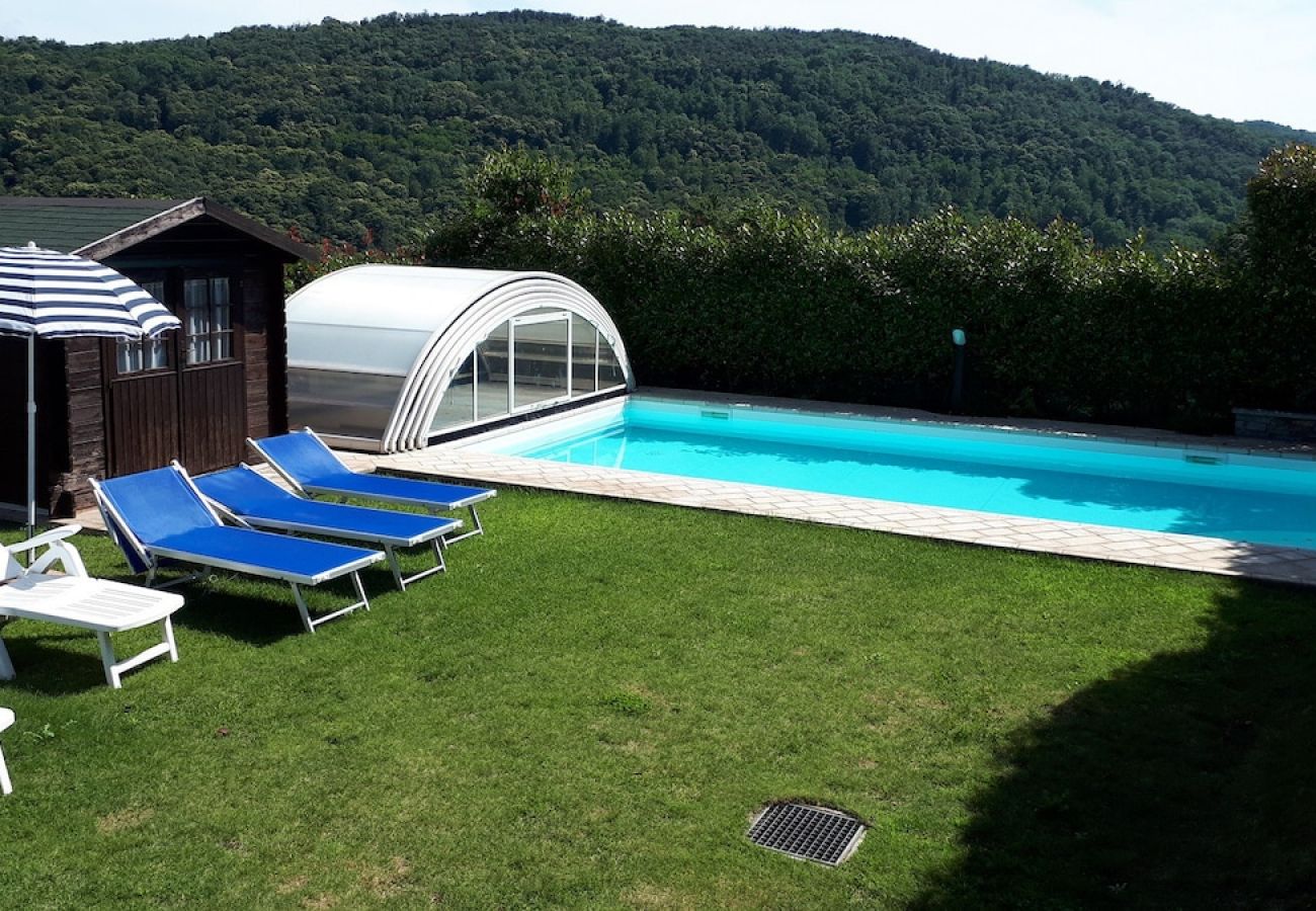 Haus in Pisano - Chalet Dania with garden, pool and view of the lak