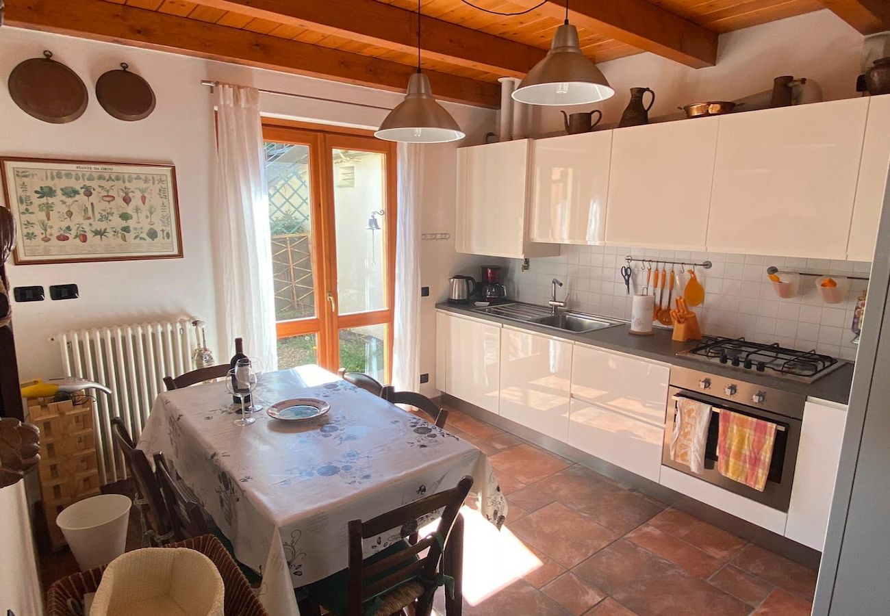 Haus in Pisano - Chalet Dania with garden, pool and view of the lak