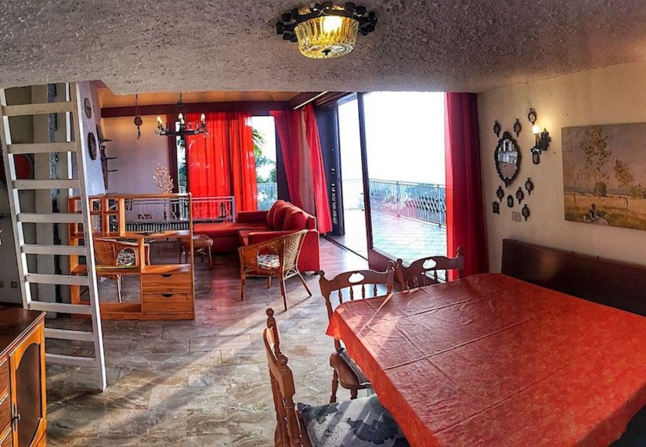 Wohnung in Brezzo di Bedero - Amarys 1 with amazing lake view and pool