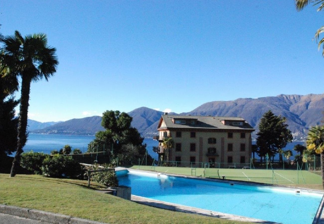 Ferienwohnung in Brezzo di Bedero - Amelia 3 with lake view, pool in Brezzo di Bedero