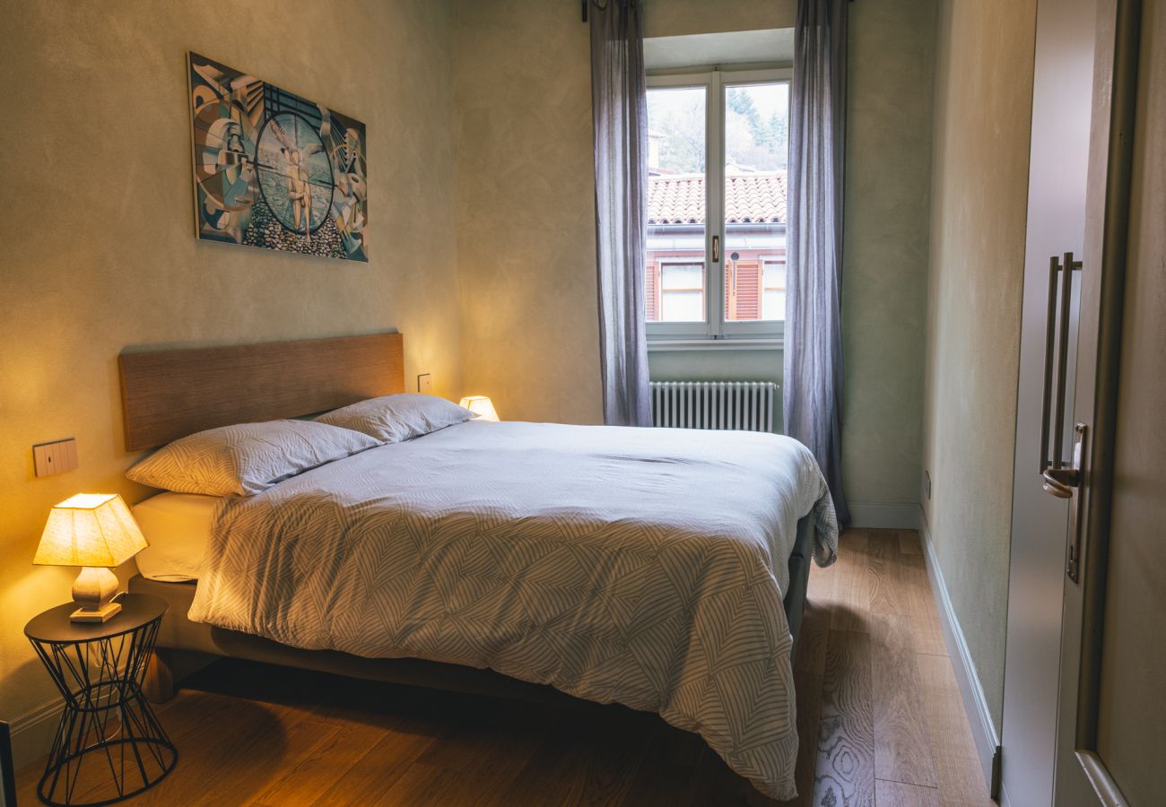 Ferienwohnung in Mergozzo - Carola B tastefully furnished apartment lakefront