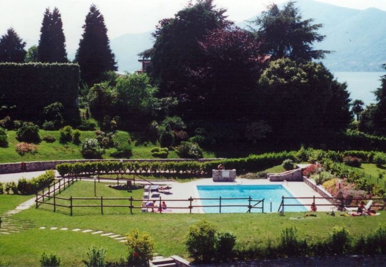 Ferienwohnung in Germignaga - Farfalla 2 apartment with lake view and pool
