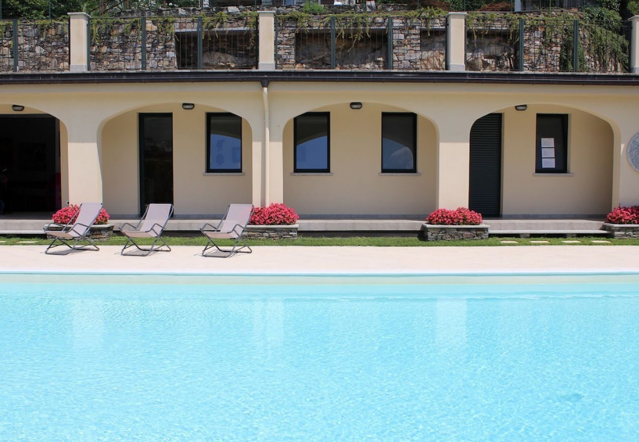 Ferienwohnung in Mergozzo - Oleandro 1 apartment in Mergozzo with pool