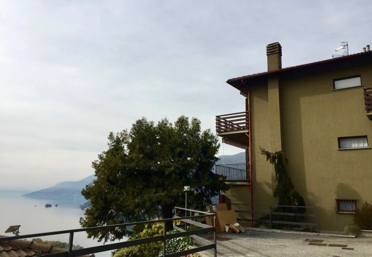 Ferienwohnung in Maccagno con Pino e Veddasca - Pandora 1 lake view apt. in residence with pool