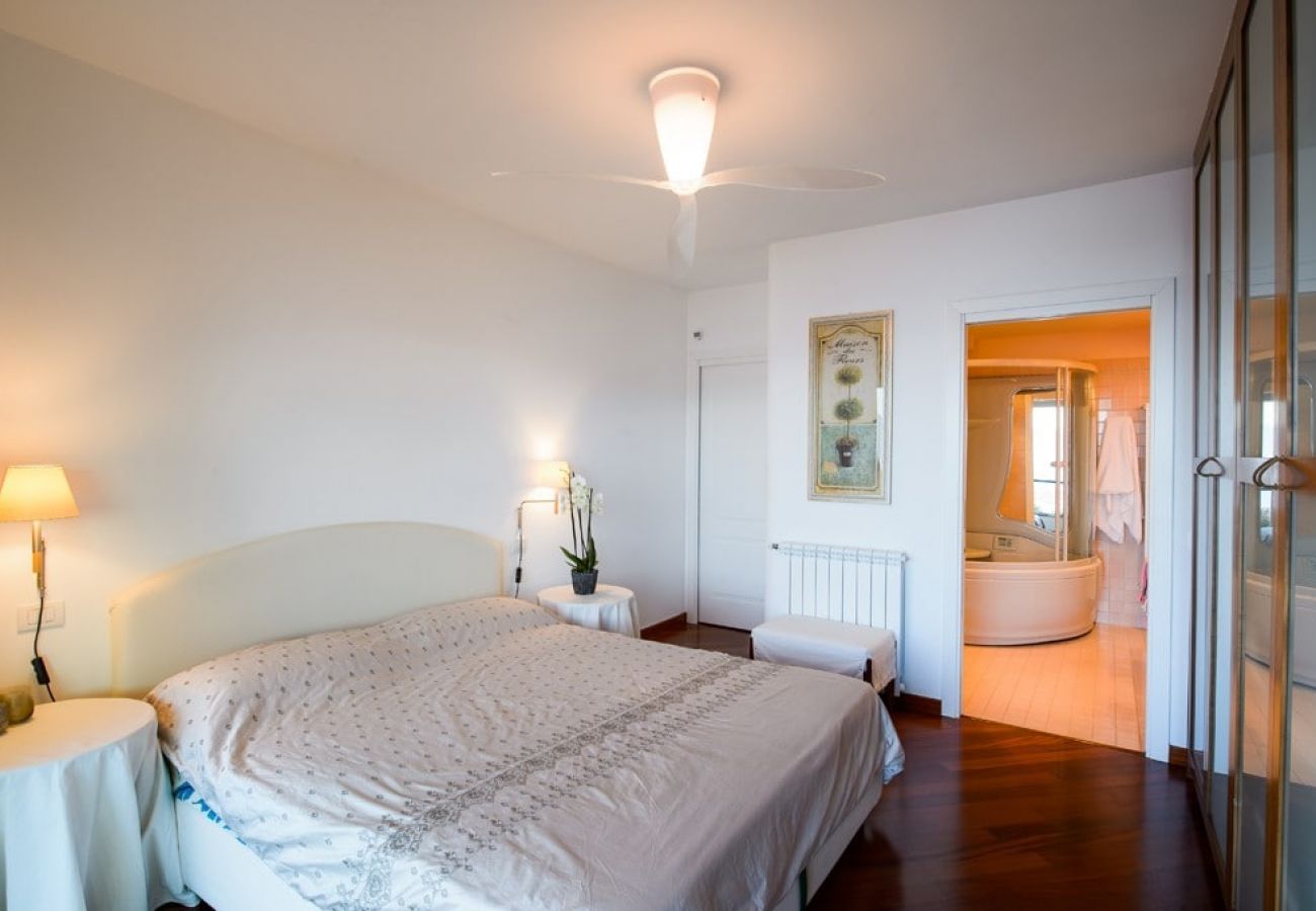Ferienwohnung in Stresa - Sana Luxury apartment in Stresa with lake view