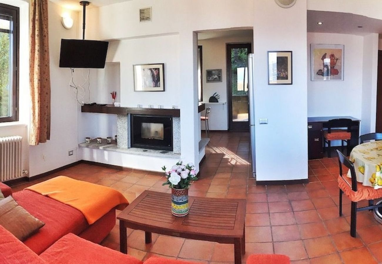 Ferienwohnung in Germignaga - Graziella 2 apartment with terrace and garden 