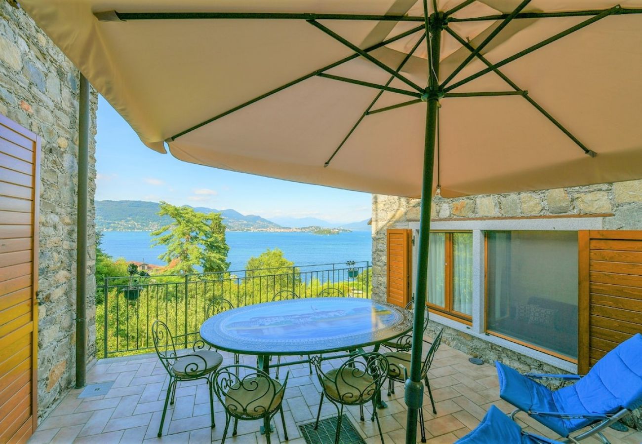 Ferienhaus in Baveno - Lulù stone house with view of the lake 