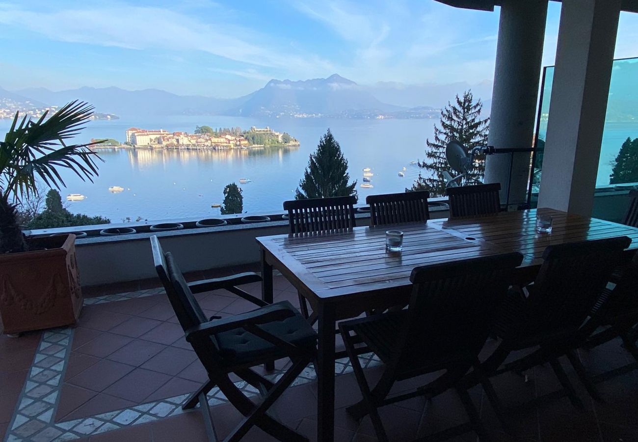 Ferienwohnung in Stresa - Lauren luxury apartment in Stresa with terrace lak