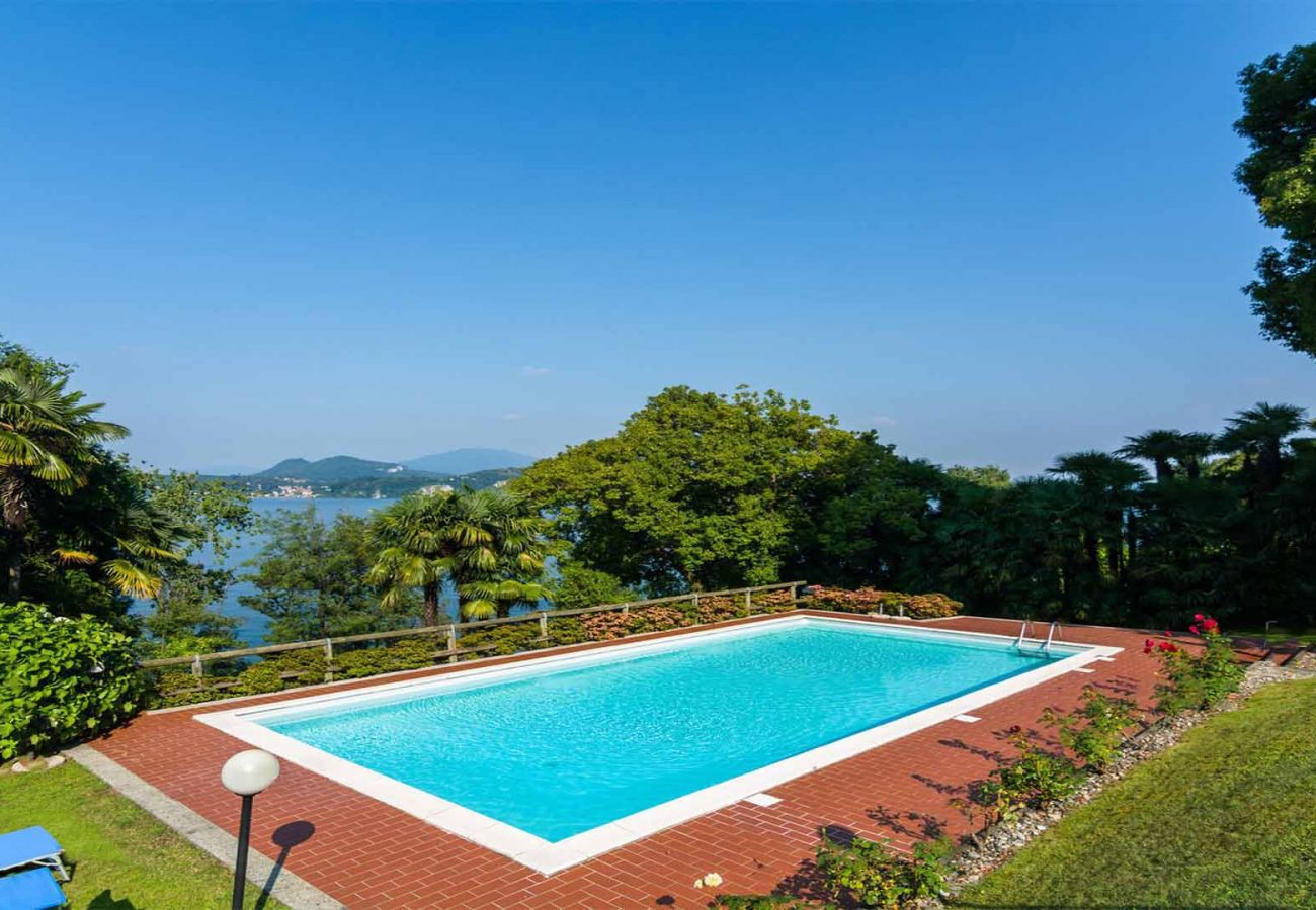 Ferienwohnung in Stresa - Blue Lake apartment with pool and lake view