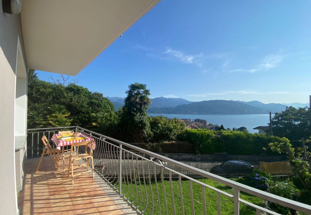 Ferienwohnung in Baveno - Rosa dei Venti apartment with lake view in Baveno