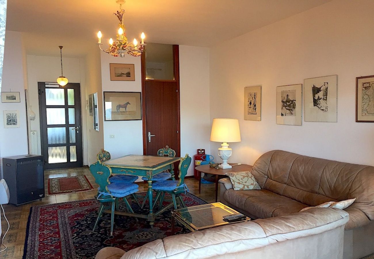 Apartment in Brezzo di Bedero - Amelia 3 with lake view and pool in Brezzo di Bede