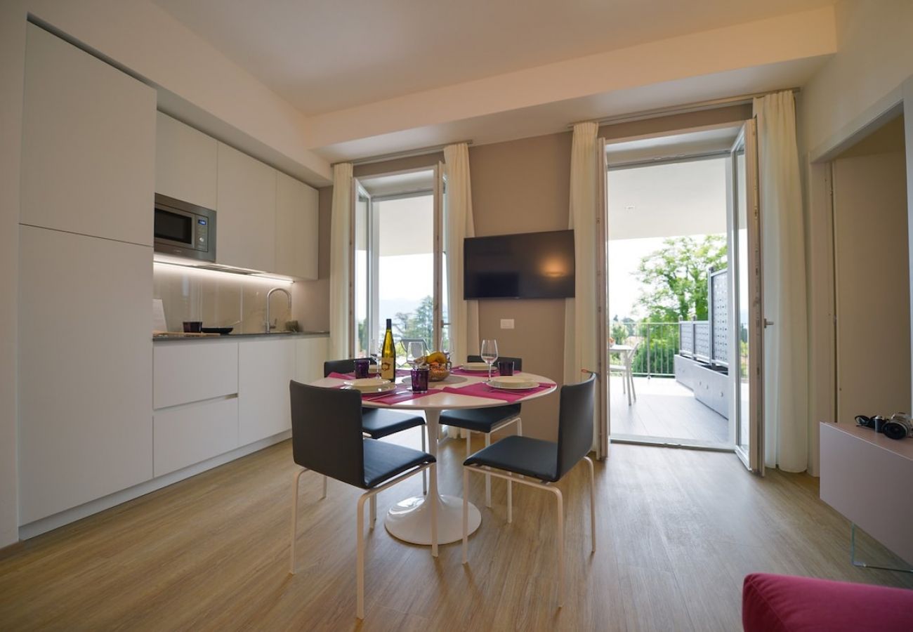Apartment in Baveno - The View - Sun: design apartment with terrace, lak