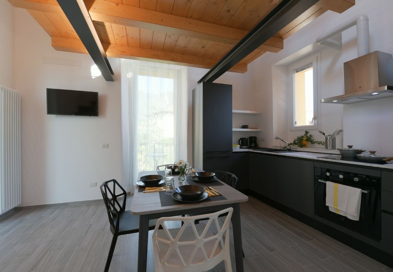 Apartment in Baveno - Sunflower Apartment 3 with covered terrace and lak