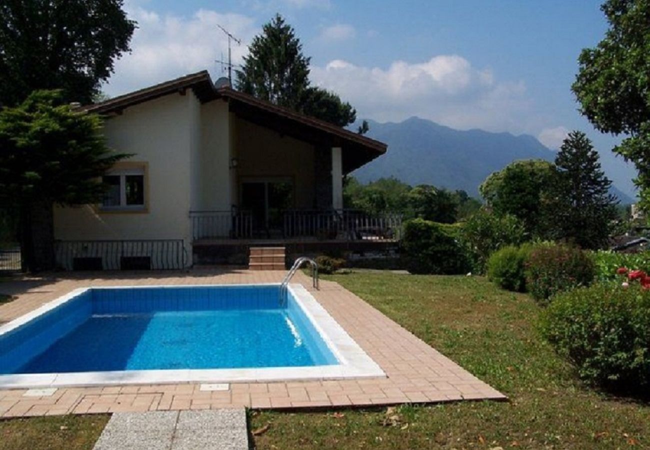 Villa in Brezzo di Bedero - Britta villa with pool in Brezzo di Bedero