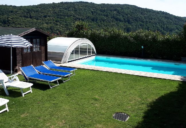 Maison à Pisano - Chalet Dania with garden, pool and lake view