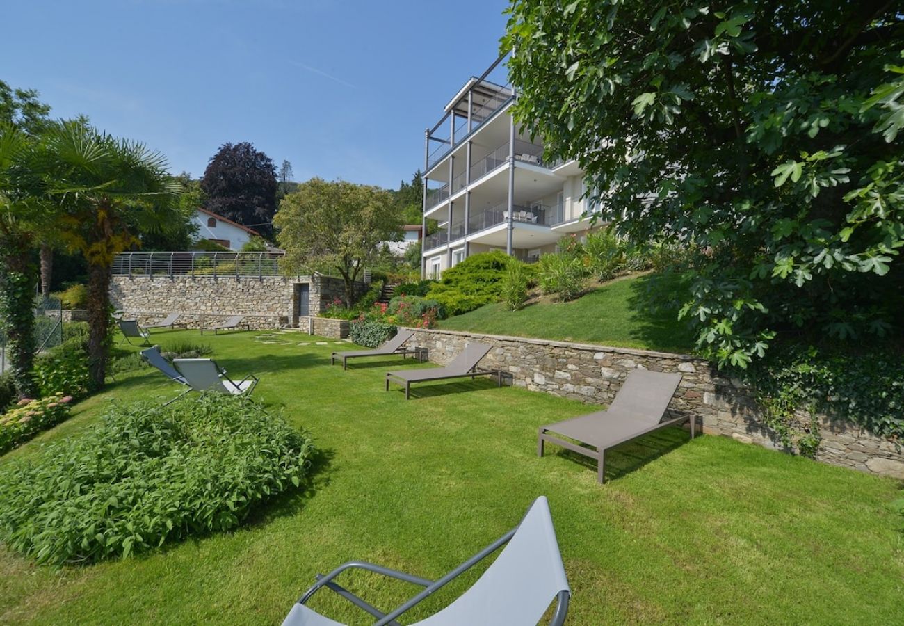 Appartement à Baveno - The View - Garden: design apartment with porch lak