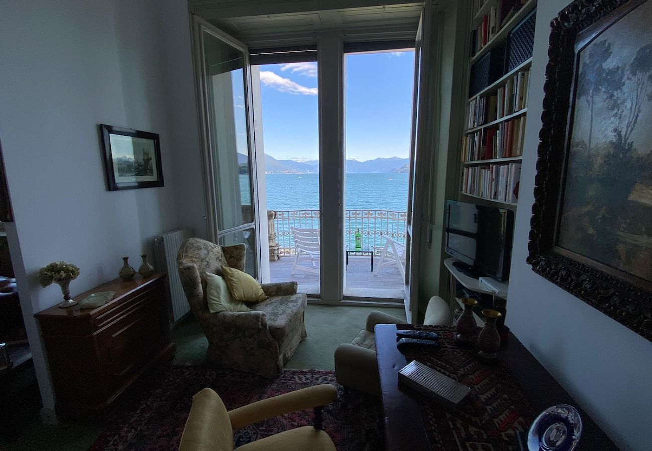 Appartement à Stresa - Liberty apartment on the lake with beach near the